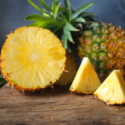 a pineapple cut